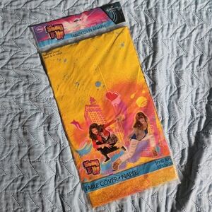 Hallmark Shake It Up Table Cover